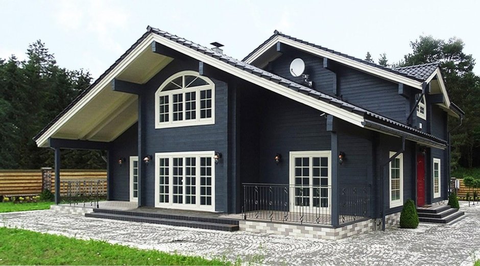 Серый деревянный дом