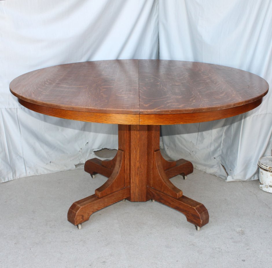 Старый круглый стол