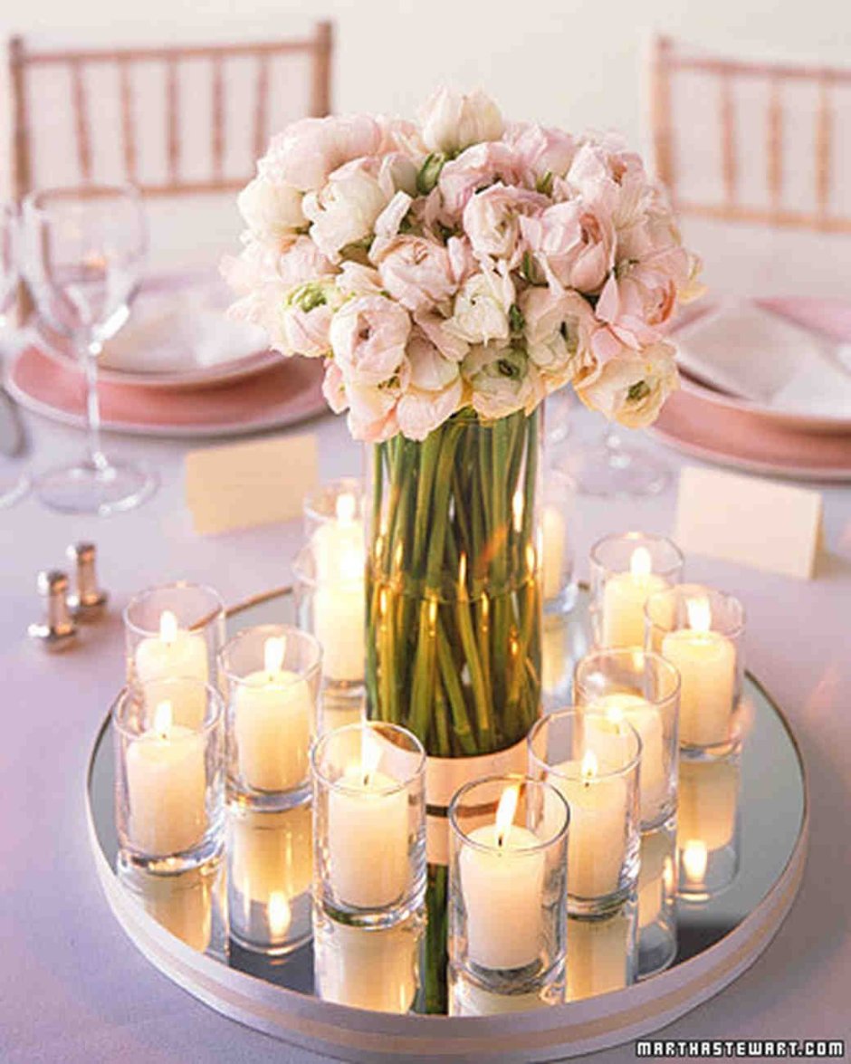 Украшение стола цветами и свечами